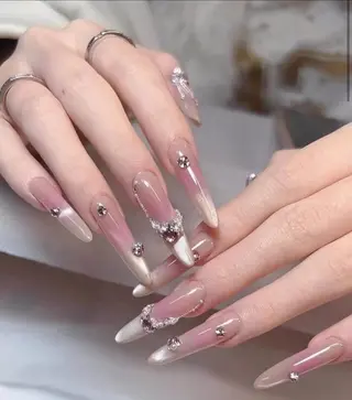 ロング T&D NailSalonのネイルデザイン