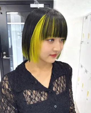 ショート カラー 艶髪ハイトーン✨ 🩷AMI🩷のヘアスタイル