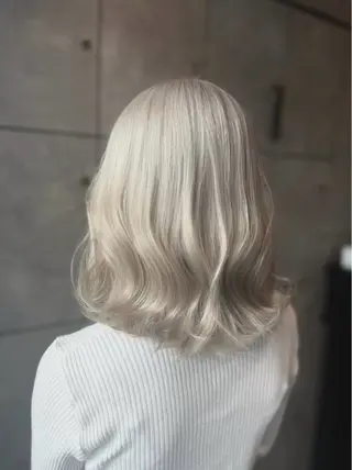 セミロング カラー ヘアアレンジ 🎀ハイトーン・艶 カラー HANA🎀のヘアスタイル