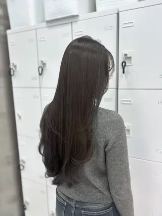 ロング カラー 抜け感レイヤー︴ ニュアンスカラーのヘアスタイル