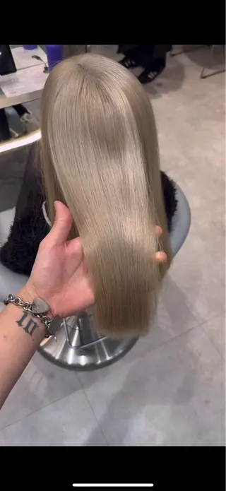 ショート カラー Lond Le'a /ハイトーンカラーのヘアスタイル