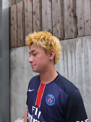 カラー メンズ 関 晃哉のヘアスタイル