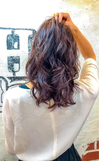 ミディアム EIGHT plum TOKIOリミテッドのヘアスタイル