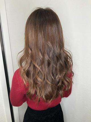 ロング 岸川 恭子のヘアスタイル
