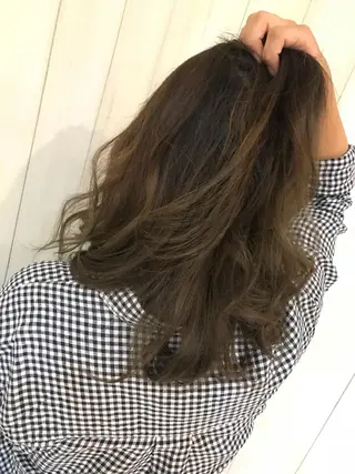 ミディアム カラー shi hoのヘアスタイル