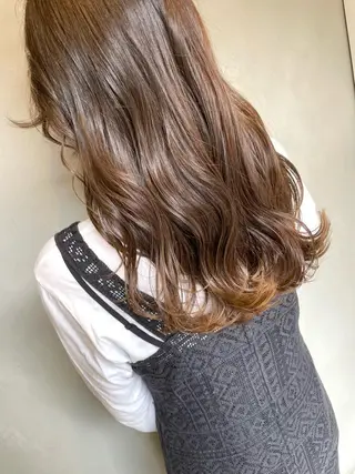 セミロング カラー ハイライトが 得意なニキです😊のヘアスタイル