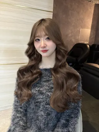 ロング カラー ヘアアレンジ 🌱巴結生🌿グレー ジュ☁️ミルクティーのヘアスタイル