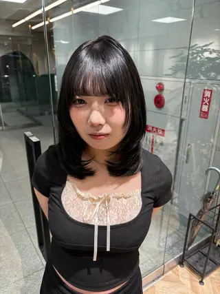 ミディアム 🩶ハイトーン🖤 URARAのヘアスタイル