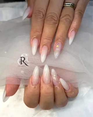 セミロング CRGNAIL EMIRIのネイルデザイン