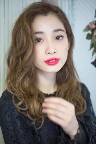 ロング カラー パーマ ヘアアレンジ 推し活専用 【派手髪】飯野ゆかりのヘアスタイル