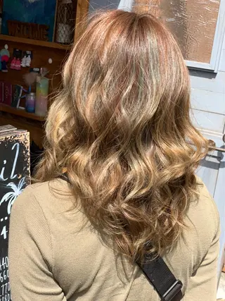 ミディアム カラー ヨッ シーのヘアスタイル