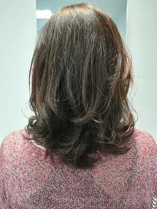 セミロング パーマ MILLOR “ミラー”のヘアスタイル