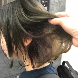 ミディアム カラー ウルフカット／吉村 桃子のヘアスタイル