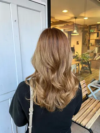 ロング カラー ツキダテ ユイのヘアスタイル
