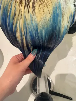 カラー メンズ ヨシノ マナウのヘアスタイル