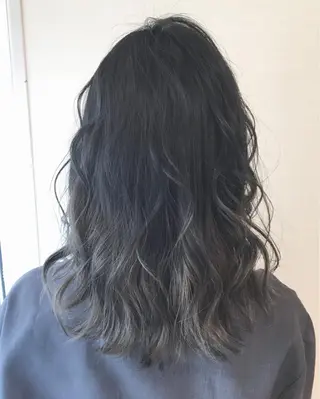 セミロング カラー ヘアアレンジ 白浜 サキのヘアスタイル