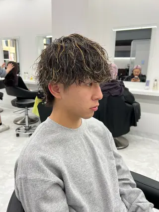ミディアム カラー パーマ メンズ メンズパーマ特化 TAIGAのヘアスタイル