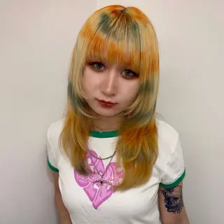 セミロング カラー メイ ☪️のヘアスタイル