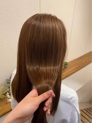セミロング カラー 新岡 萌乃のヘアスタイル