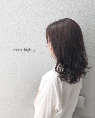 セミロング 岸川 恭子のヘアスタイル