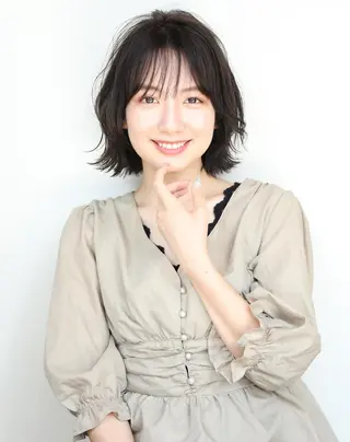 ミディアム 浅香 美加のヘアスタイル
