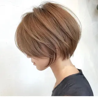 ショート カラー 抜きっぱなしブロンド /ハイトーン/カナタのヘアスタイル