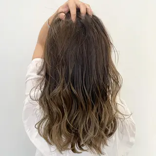セミロング 亀山 由里菜のヘアスタイル