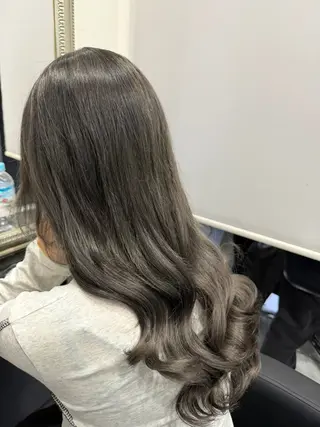 ロング 長田 麻友子のヘアスタイル