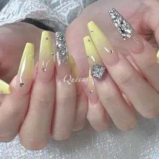 ネイル Queens 榊 まおのネイルデザイン