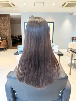 セミロング 髪質改善ストレート オルメントのヘアスタイル