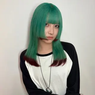 セミロング カラー メイ ☪️のヘアスタイル