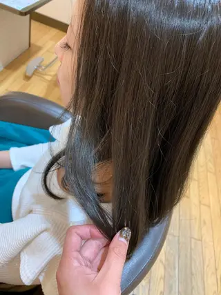 ミディアム カラー 齊藤 衣梨佳のヘアスタイル
