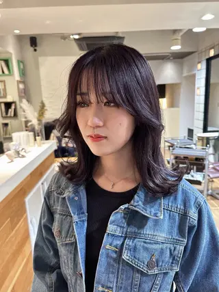 ミディアム カラー 塩澤 榛奈のヘアスタイル