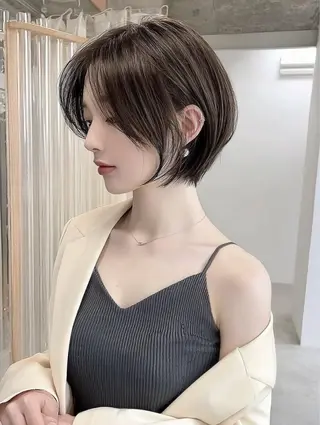 ショート カラー 三崎 莉緒のヘアスタイル