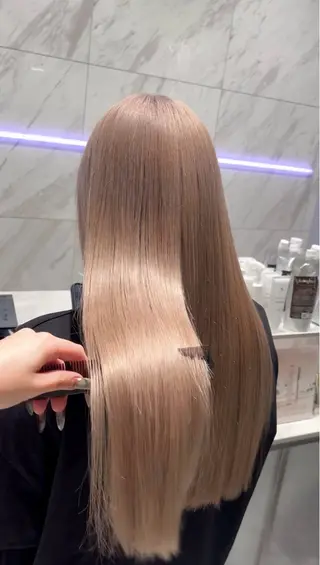 ロング カラー NANA🦖 ハイトーンデザインのヘアスタイル