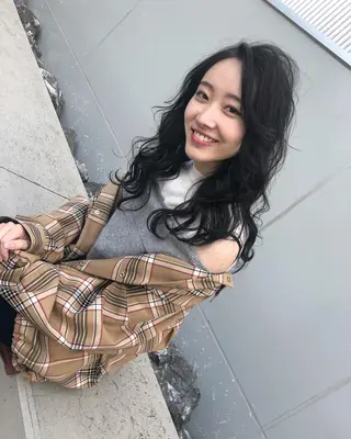 セミロング カラー Loob.TOKYO MIYA🌈のヘアスタイル