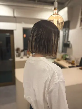 ショート 中目黒ブリーチカラー ボブ橋本青輝のヘアスタイル