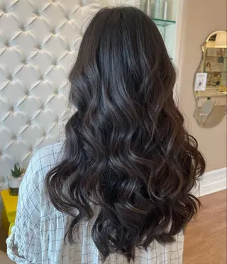 ロング パーマ 櫻田 愛奈のヘアスタイル