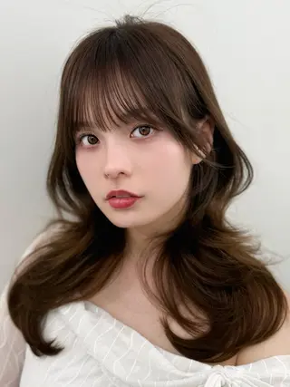 セミロング 割れない顔まわり× 小顔補正レイヤー難波のヘアスタイル