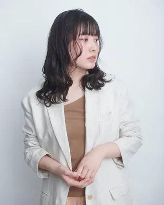 ミディアム パーマ 韓国っぽ水光肌カラー マンツーマン🫧なおのヘアスタイル