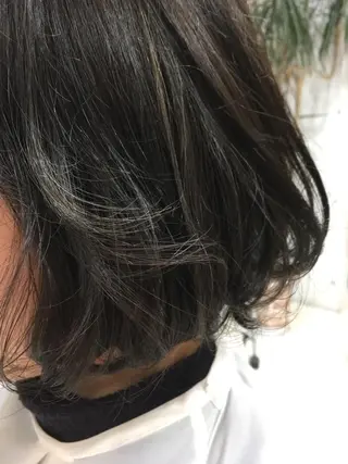 ショート カラー 白髪ぼかしハイライト 柳川拓哉のヘアスタイル