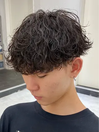 ショート パーマ メンズ 岩城 滉成のヘアスタイル