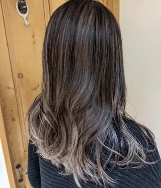 ロング カラー マエハラ ナナのヘアスタイル