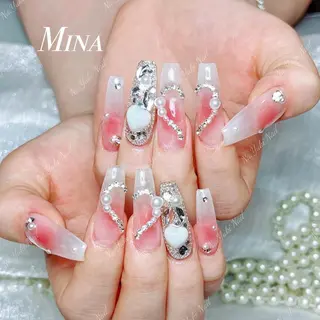 ネイル 🦋 Queenieのネイルデザイン