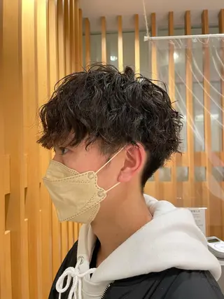 パーマ メンズ ARMONY秋山輝也 コテ巻き風パーマ特化のヘアスタイル