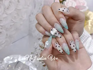 ネイル Nailsalon Vi+ももか🩷のネイルデザイン