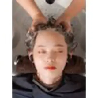 カラー オオダテ　シノミ キュアリストのヘアスタイル