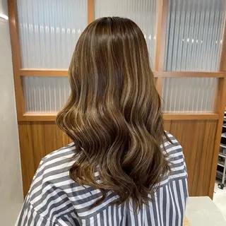 セミロング カラー himeka🪽 ヘアセット/ブリーチのヘアスタイル