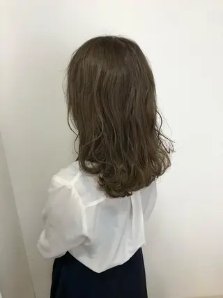 ミディアム カラー ブリーチ特化 梅田本多翔のヘアスタイル