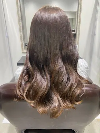 カラー 根本 真奈のヘアスタイル